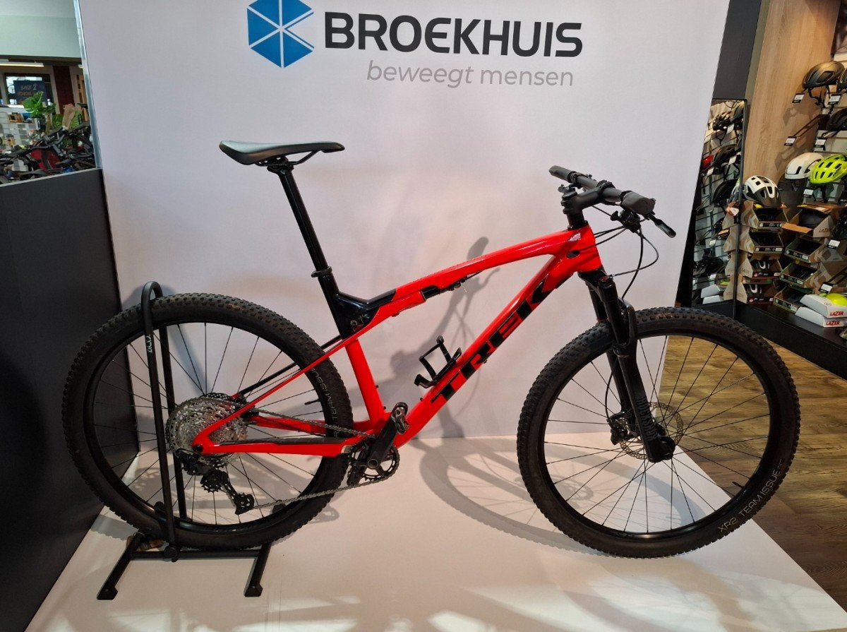 Trek Supercaliber 9.6 Zwart/rood Heren 2022