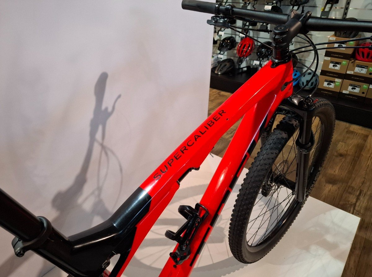 Trek Supercaliber 9.6 Zwart/rood Heren 2022 - Afbeelding 4