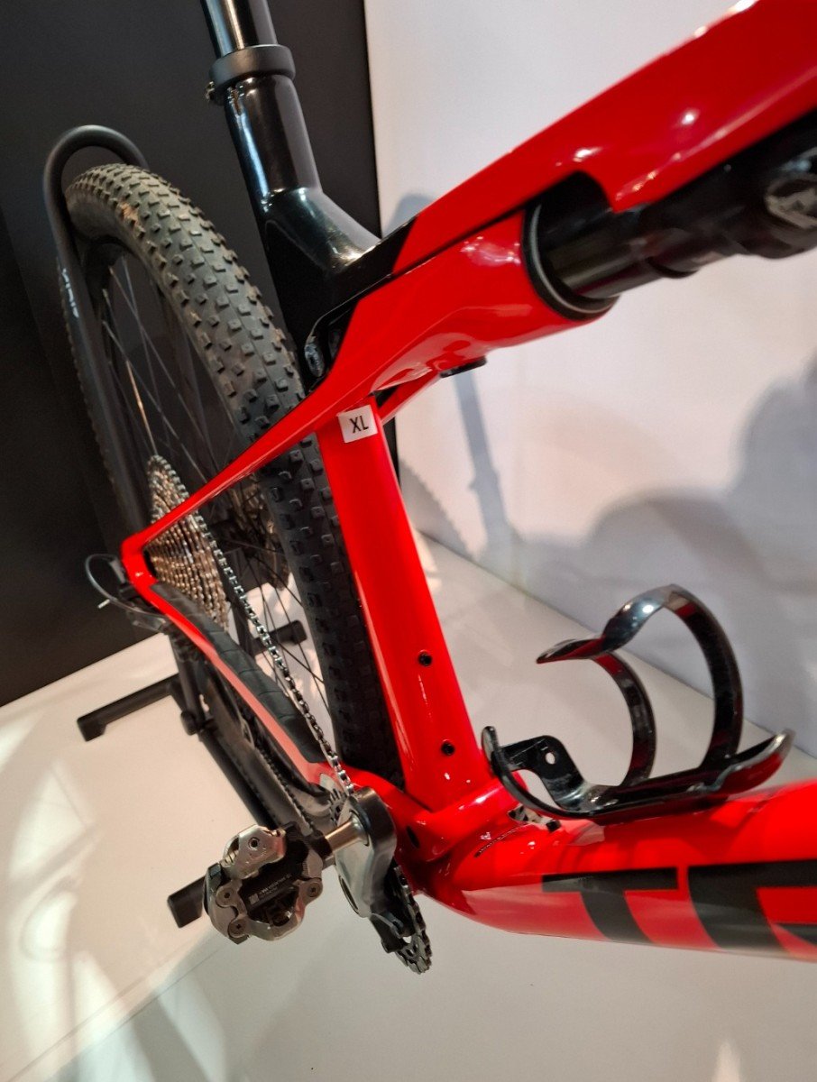 Trek Supercaliber 9.6 Zwart/rood Heren 2022 - Afbeelding 2